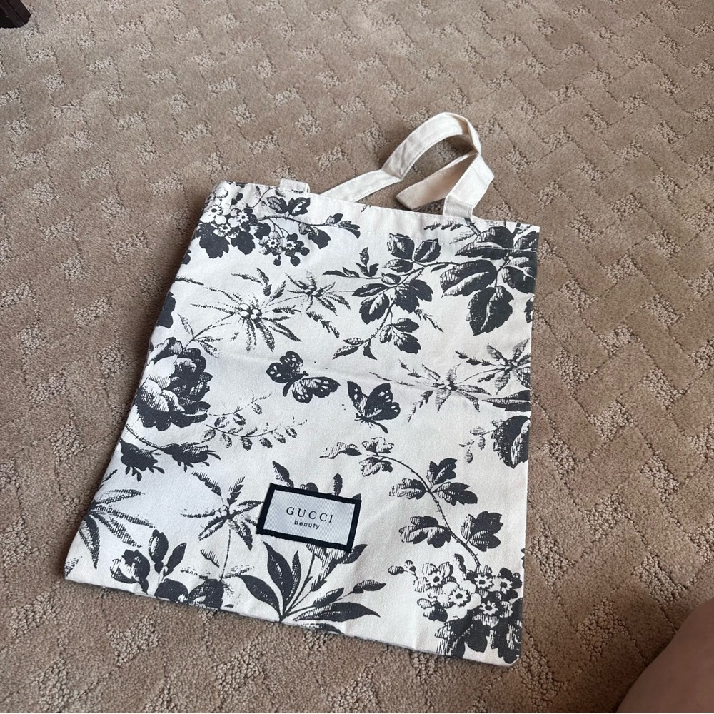 Gucci Novelty Tote Bag Elegant Black Floral Print Perfect “Farmer’s Market” Bag - Picture 5 of 7